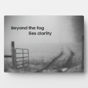 Plaque Photo Au-delà du brouillard, la clarté