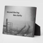 Plaque Photo Au-delà du brouillard, la clarté (Côté)