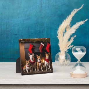 Plaque Photo Basenji au coin du feu de Noël