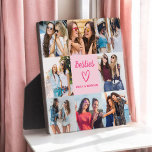 Plaque Photo Besties Cadeau rose pour les amis Collage photo<br><div class="desc">The Besties Script Gift for Friends Photo Collage est une façon parfaite d'honorer votre amitié la plus proche. Avec le mot "Besties" dans un script élégant, cette plaque personnalisée vous permet de présenter vos photos préférées ensemble, créant un souvenir unique et significatif. Idéal pour les anniversaires, les fêtes, ou simplement...</div>