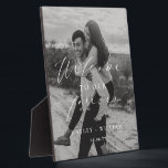 Plaque Photo Bienvenue À Ellesmere, Notre Mariage Éternel<br><div class="desc">Ajoutez la touche finale à votre mariage avec ce panneau d'accueil personnalisé pour mariage photo. Personnalisez le panneau de bienvenue avec votre propre photo. Le panneau présente un design minimaliste avec un titre de calligraphie de script. L'en-tête de script est une image qui ne peut pas être modifiée. Tous les...</div>