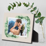 Plaque Photo Bordure verdoyante Tablette en acier intégrée<br><div class="desc">Plaque tabletop avec chevalet intégré avec votre photo préférée accentuée de beaux feuilles d'aquarelle sur N'IMPORTE QUEL ARRIÈRE - PLAN COULEUR et toute couleur FRAMES pour correspondre à votre photo. MODIFIEZ la date à l'année courante ou vous pouvez la supprimer ou ajouter plus d'informations. Idéal comme cadeau ou pour afficher...</div>