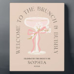Plaque Photo Brunch et Fête des mariées champagne Bubbly Bienve<br><div class="desc">Cette belle enseigne est la meilleure façon d'accueillir vos invités de douche nuptiale ! Lors de la planification d'une douche nuptiale, choisir ces articles avec notre thème "Brunch et Bubbly" peut rendre le processus délicieusement sans effort tout en assurant un résultat étonnant. La vitre à champagne vintage illustrée moderne, ornée...</div>