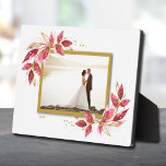 Plaque Photo Cadres mariages Porte-photos sans cadre<br><div class="desc">Plaque tabletop avec chevalet intégré avec votre photo préférée accentuée avec de beaux feuilles et points d'aquarelle rouge et or. MODIFIEZ la date à l'année courante ou vous pouvez la supprimer ou ajouter plus d'informations. Idéal comme cadeau ou pour afficher votre photo préférée dans votre propre maison. Vos couleurs d'image...</div>