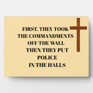 PLAQUE PHOTO COMMANDEMENTS SUPPRIMÉS DES ÉCOLES 