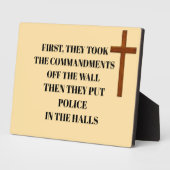 PLAQUE PHOTO COMMANDEMENTS SUPPRIMÉS DES ÉCOLES (Côté)