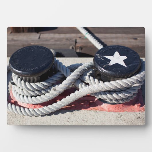 Plaque Photo Corde attachée à deux bornes (Devant)