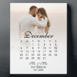 Plaque Photo Date Mariage simple et moderne<br><div class="desc">Cette plaque de date Mariage simple et moderne est le cadeau parfait pour les jeunes mariés de votre vie. Affichez leur date de mariage et une photo d'eux dans cette plaque personnalisée et ils peuvent l'afficher chez eux pendant des années à venir.</div>