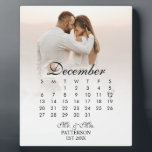 Plaque Photo Date Mariage simple et moderne<br><div class="desc">Cette plaque de date Mariage simple et moderne est le cadeau parfait pour les jeunes mariés de votre vie. Affichez leur date de mariage et une photo d'eux dans cette plaque personnalisée et ils peuvent l'afficher chez eux pendant des années à venir.</div>