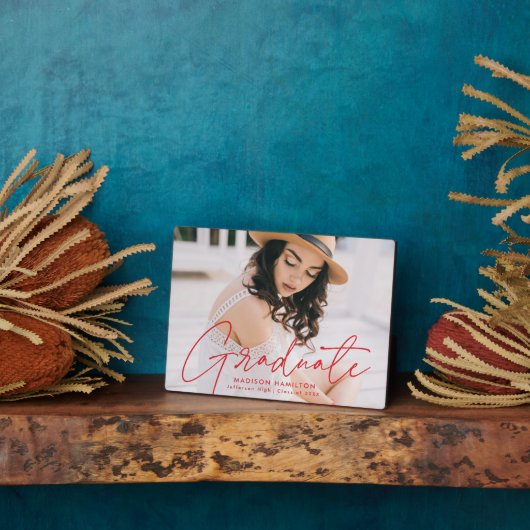 Plaque Photo Diplômé moderne Red Script Graduation Photo (Côté)