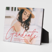 Plaque Photo Diplômé moderne Red Script Graduation Photo (Côté)