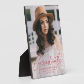 Plaque Photo Diplômé moderne Red Script Graduation Photo (Côté)