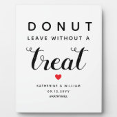 Plaque Photo Donut Leave Without a Treat Wedding Favor Sign (Devant)