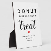 Plaque Photo Donut Leave Without a Treat Wedding Favor Sign (Côté)