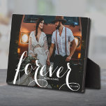 Plaque Photo ÉCRAN DE FOREVER PÂTE photo arrière<br><div class="desc">Cette plaque photo en forme de tablette possède un chevalet intégré pour l'affichage sans cadre de votre photo préférée. Comprend le mot FOREVER dans une belle écriture blanche,  vos noms et date mariage. Créez un souvenir de votre photo préférée ou offrez-en des cadeaux.</div>