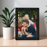 Plaque Photo Élégant meilleur père Jamais garde photo noir<br><div class="desc">Célébrez le meilleur Père jamais avec un souvenir inoubliable! Surprenez le meilleur père jamais avec un cadeau inoubliable qui capture des moments chéris et l'amour de sa famille. Notre élégante plaque de tenue de photo de script "Père" peut être personnalisée avec sa photo, le nom du père, et le nom...</div>