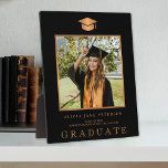 Plaque Photo Élégant noir et or diplômé en photo<br><div class="desc">Élégant élégant élégant noir diplôme graduation casquette sur mesure grad photo et texte créer votre propre plaque de gardien.</div>
