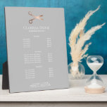 Plaque Photo Elégant service de ciseaux d'or rose moderne<br><div class="desc">Design moderne et élégant pour coiffeurs avec ciseaux d'or faux rose,  police calligraphie élégante et arrière - plan gris.</div>
