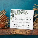 Plaque Photo Eucalyptus Gold pour avoir et tenir un signe Maria<br><div class="desc">Cette élégante enseigne "à avoir et à tenir" est parfaite pour un mariage floral rose vif. Le design comprend un poster décoré de spatter doré et de verdure d'eucalyptus. Typographie de calligraphie classique et de script. Le panneau est parfait pour les couvertures de vos invités et dit "pour avoir et...</div>