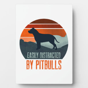 Plaque Photo Facilement Distrait Par Les Pitbulls En Promenade