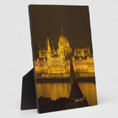 Plaque Photo Famine Parliament Budapest by night (Côté)