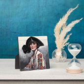 Plaque Photo Femme en blouse brodée (Insitu)