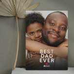 Plaque Photo Fête des pères photo de meilleur papa jamais<br><div class="desc">Plaque photo de fête des pères moderne avec une photo de famille imprimée pour vous remplacer par la vôtre,  le mignon dicton "meilleur papa jamais",  un coeur rouge,  et le nom des enfants.</div>