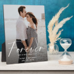 Plaque Photo Forever a une belle bague Photo Fiançailles Modern<br><div class="desc">"Pour toujours a une belle bague" photo enregistrer la date ou la plaque faire-part fiançailles. Personnalisez ceci en changeant la photo et en modifiant les détails du texte.</div>