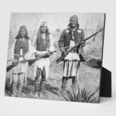 Plaque Photo Geronimo et trois de ses guerriers Apache, 1886 (b (Côté)