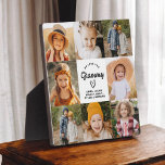 Plaque Photo Grammy We Love You Hearts Modern Photo Collage<br><div class="desc">The Grammy We Love You Heart Modern Photo Collage Plaque est un cadeau émouvant et personnalisé qui met en valeur votre amour pour votre grand-mère. Cette plaque magnifiquement conçue comprend un collage photo en forme de coeur, vous permettant d'ajouter vos photos de famille préférées dans un agencement moderne et élégant....</div>