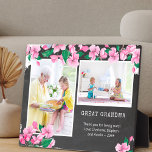 Plaque Photo Grand grand-mère tableau noir et fleurs de cerisie<br><div class="desc">Jolie plaque photo personnalisée pour votre arrière grand-mère. Le modèle photo est configuré pour vous permettre d'ajouter deux de vos photos de famille préférées et, vous pouvez également ajouter votre message personnalisé et/ou votre ou vos nom(s). Le design présente une fleur de cerisier rose sur un arrière - plan en...</div>