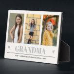 PLAQUE PHOTO GRANDMA PETITS-ENFANTS NOMS 3 PHOTOS COEURS GRAY<br><div class="desc">Créez le doux souvenir parfait pour grand-mère ou pour Noël ou pour la fête des mères avec ce design extraordinaire en utilisant TROIS (3) de vos photos préférées et GRANDMA apparaît sur le fond en gris délicat Lettrage avec petits coeurs gris. Idée cadeau parfaite pour annoncer la grossesse avec échographie...</div>