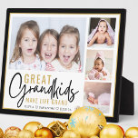 Plaque Photo Great Grandkids Make Life Grand 4 Photo Collage<br><div class="desc">Un collage photo moderne cadeau pour grands-parents avec une citation sentimentale "Les petits-enfants font la vie grand".Personnalisez avec 4 photos et noms de petits-enfants pour en faire un cadeau mémorable pour la fête de la mère de Noël,  le jour des grands-parents,  et anniversaire..</div>