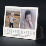 Plaque Photo Grey MEILLEUR MOM JAMAIS collage 2 Photo Coeurs Bl<br><div class="desc">Créez un doux souvenir parfait pour la nouvelle maman pour Noël ou la fête des mères avec ce design extraordinaire en utilisant deux (2) de vos photos préférées et message personnalisé. "Meilleure maman jamais" apparaît le long du fond dans des lettres grises délicates avec des petits coeurs bleus. Parfait pour...</div>