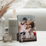 Plaque Photo Jamais | Photo Mariage ou anniversaire<br><div class="desc">Créez un doux souvenir de votre mariage,  lune de miel ou moment spécial avec cette magnifique plaque personnalisée qui est parfaite pour les couples. Ajoutez une photo préférée avec "Forever" superposé dans un élégant lettrage blanc,  et vos noms et/ou date d'anniversaire mariage en dessous.</div>