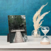 Plaque Photo Jetée en bois encadrée par des lanternes rouges (Côté)