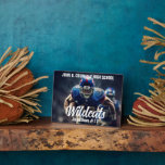 Plaque Photo Joueur de football professionnel<br><div class="desc">Cette plaque photo de joueur de football du secondaire customisée par un cool présente une typographie blanche de votre équipe et du nom du joueur. Personnalisez avec le type de mascotte à travers la photo de l'athlète.</div>