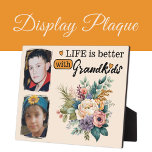 Plaque Photo La vie florale est meilleure 2 photo Grandkids ora<br><div class="desc">Célébrez la joie de la famille avec notre belle plaque d'affichage florale! Avec un espace pour deux photos chères, cette plaque est ornée d'un design floral vibrant qui ajoute une touche d'élégance à tout espace. Le message sincère, "La vie est meilleure avec les petits-enfants" est affiché en noir classique, ce...</div>