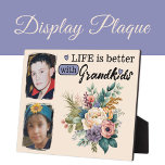 Plaque Photo La vie florale est meilleure 2 photo Grandkids vio<br><div class="desc">Célébrez la joie de la famille avec notre belle plaque d'affichage florale! Avec un espace pour deux photos chères, cette plaque est ornée d'un design floral vibrant qui ajoute une touche d'élégance à tout espace. Le message sincère, "La vie est meilleure avec les petits-enfants" est affiché en noir classique, ce...</div>