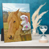 Plaque Photo Lapin blanc et cheval jaune blond (Côté)