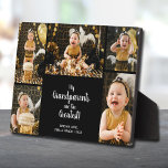 Plaque Photo Les grands-parents sont le plus grand collage phot<br><div class="desc">Un collage photo de cinq enfants, leurs noms et le message "Mes grands-parents sont les plus grands !" en lettrage blanc chic sur le noir est placé directement sur le panneau du carton dur pour une image incroyablement nette avec une surface nettoyée facile à essuyer. Tablette, sur une étagère ou...</div>