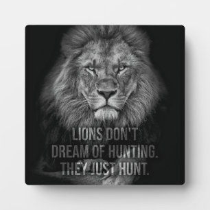 Plaque Photo Les Lions ne rêvent pas de chasse, ils chassent ju