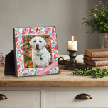 Plaque Photo Love Pet Rouge Rose Coeur Photo Nom Customisé<br><div class="desc">Amusement moderne Easel Photo Message Pet Plaque- oeuvre d'art colorée et élégante parfaite pour les animaux de compagnie. Ces plaques de chevalet photo d'amour personnalisées et amusantes font de grands cadeaux pour la famille, les amis, les collègues, les enseignants, etc... Le cadeau parfait pour tous vos Valentins qui aiment leurs...</div>
