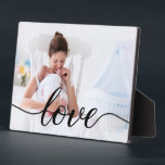 Plaque Photo Love Script Nouveau Maman Photo de famille personn<br><div class="desc">Voici notre Love Script New Mom Family Photo Custom Plaque! Cette plaque est la façon idéale de célébrer et d'honorer les nouvelles mamans ou n'importe quelle mère lors d'occasions spéciales comme la fête des mères, les anniversaires ou Noël. Ce qui rend cette plaque vraiment spéciale est la capacité de la...</div>