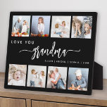 Plaque Photo Love You Grandma 8 Photo Collage noir<br><div class="desc">Donnez à grand-mère un cadeau qu'elle chérira. Cette plaque de collage photo présente huit de ses photos carrés préférées des petits-enfants, ainsi que le message "Aimez votre grand-mère." Le mot "grand-mère" apparaît dans un élégant script d'écriture blanche avec des fioritures au début et à la fin sur un arrière -...</div>