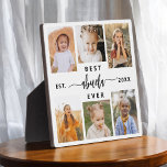 Plaque Photo Meilleur Abuela Ever - Collage photo pour petits e<br><div class="desc">Célébrez le "Meilleur Abuela Ever" avec cette Plaque de collage photo personnalisée pour petits-enfants. Ce cadeau chaleureux présente un collage de photos chères, magnifiquement arrangé, capturant des moments spéciaux, complété par un message d'amour. Conçu à partir de matériaux de haute qualité et d'une finition élégante, il est parfait pour l'exposition...</div>