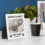 Plaque Photo Meilleur Chat Papa Blanc Carré Photo personnalisée<br><div class="desc">Ce panneau de plaque photo carré simple et moderne comporte un espace photo en forme de portrait avec le libellé personnalisé "Le Meilleur Père Chat du Monde" avec le(s) nom(s) du chat chaton dans le style noir moderne avec de mignons empreintes de pattes, accent du coeur et personnalisation du nom...</div>
