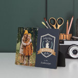 Plaque Photo Meilleur Nonno Par Parc | Golf Grand-père Photo<br><div class="desc">Célébrez un grand-père amoureux du golf cette Fête des pères ou la Journée des grands-parents avec cette magnifique plaque photo personnalisée. Design présente un badge sur le thème du golf portant les mots "Best Nonno By Par" avec des lauriers verts et un sac de golf, à côté d'une photo de...</div>