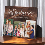 Plaque Photo Meilleure grand-mère jamais - Collage photo en boi<br><div class="desc">Célébrez la "Meilleure Grand-mère jamais" avec cette Plaque de collage de photos pour petits-enfants personnalisée. Ce cadeau plein de coeur comprend un collage magnifiquement arrangé de photos chères capturant des moments spéciaux, complété par un message d'amour. Conçu à partir de matériaux de haute qualité avec une finition épurée, il est...</div>