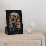Plaque Photo Meilleurs Amis BFF Elegant Cadre Arc Garde photo<br><div class="desc">Un cadeau photo spécial, mémorable et magnifique pour les meilleurs amis. Le design comprend une seule mise en page photo dans un design arche moderne avec cadre en cercle concentrique en or faux rose pour afficher votre propre photo soeur spéciale. "Best Friends" est conçu dans une typographie d'or style et...</div>